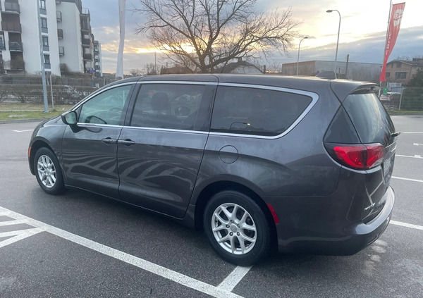 Chrysler Pacifica cena 86900 przebieg: 171400, rok produkcji 2018 z Warszawa małe 436